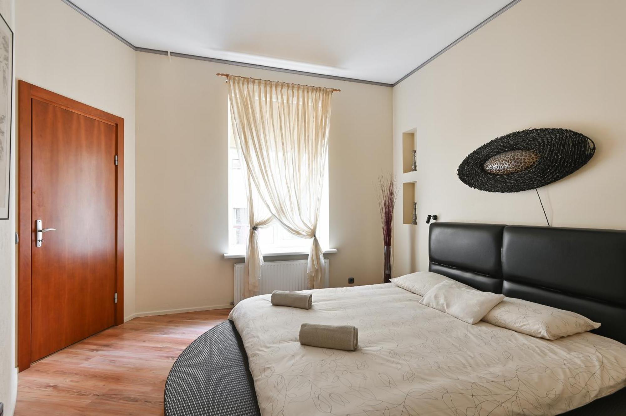 2-Bdrm Quiet Central Apartment Riga Luaran gambar